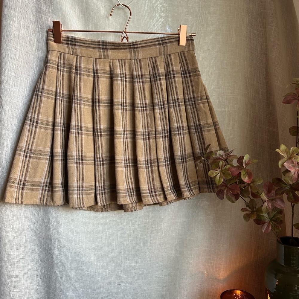 Pleated plaid mini school girl skirt